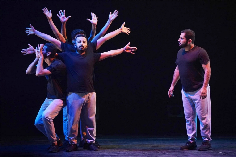 “الدن” تُغادر بمسرحية لقمة عيش إلى أيام كربلاء المسرحي