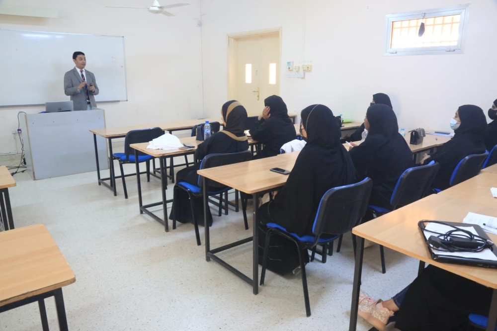 تدريب أساسيات تكنولوجيا زراعة الأسطح بـ«تطبيقية صور»