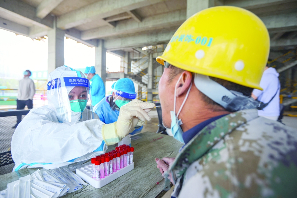 شنغهاي تدعو إلى الهدوء لمواجهة ارتفاع إصابات متحور اوميكرون