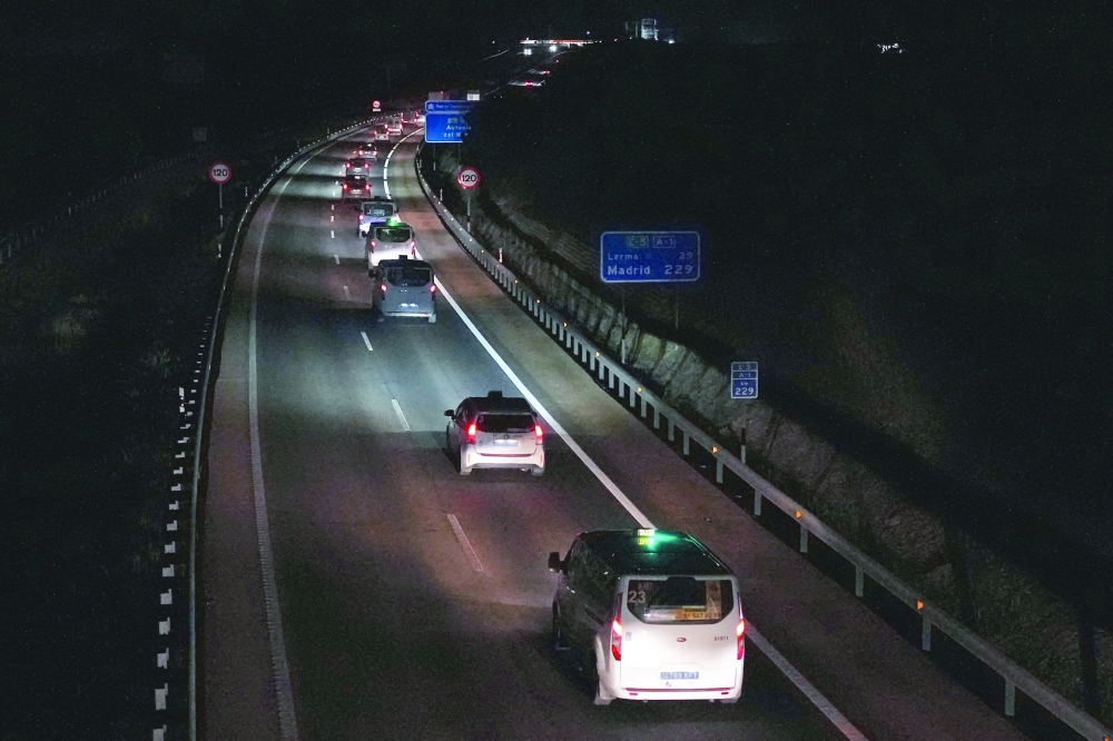 قافلة سيارات أجرة إسبانية تجتاز ستة آلاف كيلومتر لإنقاذ لاجئين أوكرانيين