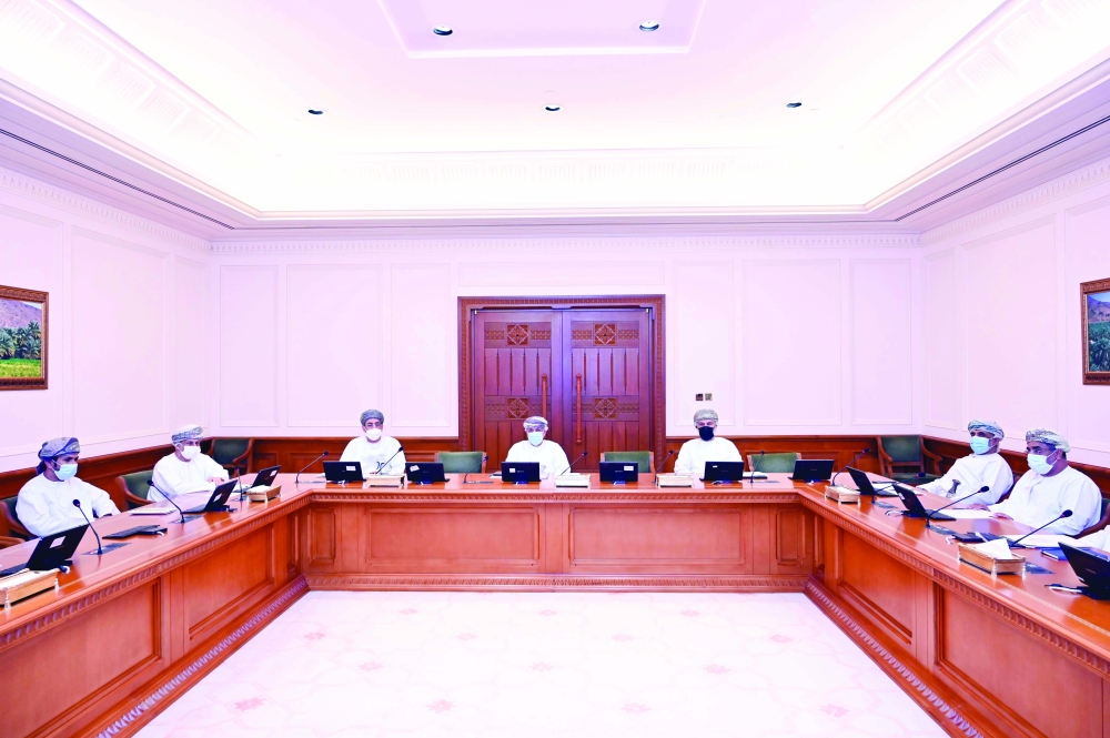 «لجنة مختصة بالدولة» تستعرض مع «التربية» إجراءات معادلة الشهادات