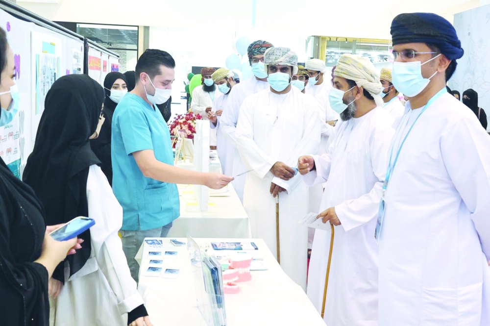 مناشط تثقيفية لصحة الفم والأسنان بشمال الباطنة