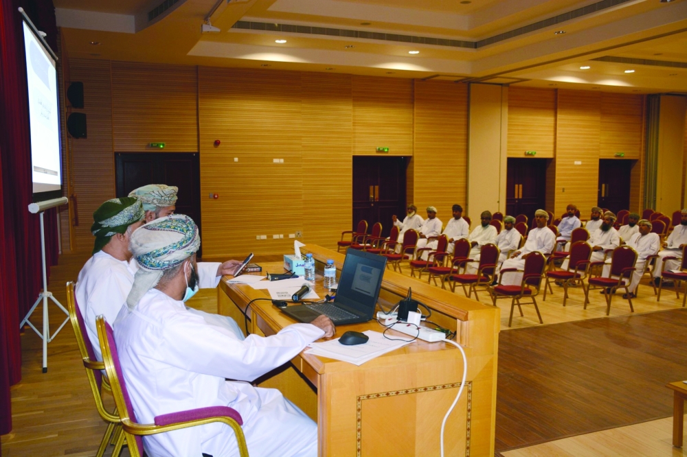 ندوة في بهلا تستعرض آليات عمل أقسام التركات بالمحاكم