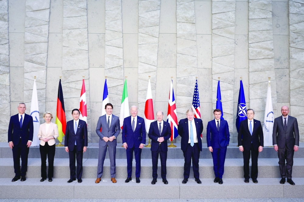 حلف الناتو يتفق على تزويد أوكرانيا بمعدات تحميها من التهديدات” الكيميائية والبيولوجية والنووية”