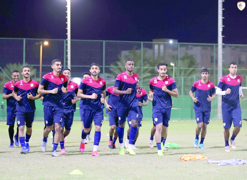 الأولمبي يواصل تدريباته .. والشباب يبدأ تجمعه بعد غدٍ