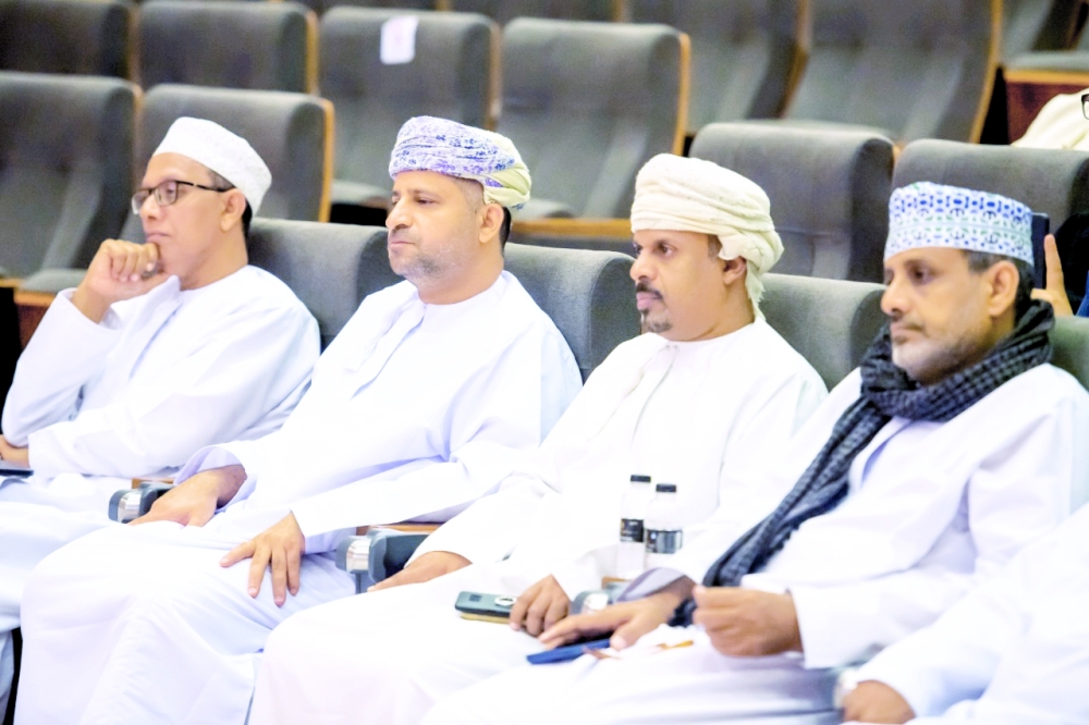 محمد الشحري يستقرئ كتاب «التخلف الاجتماعي» بصلالة