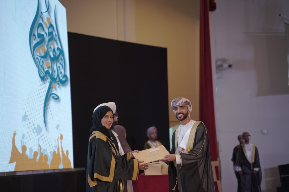 تخريج 113 من طلبة جامعة التقنية والعلوم التطبيقية بصور