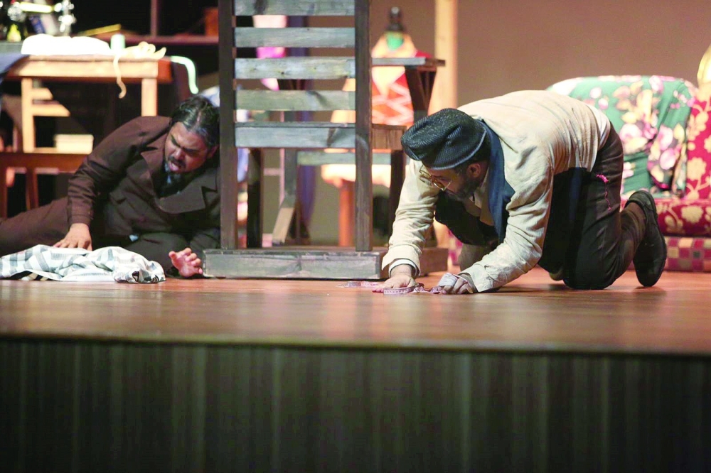 « ما وراء الستار» و«حكاية المحطات» في ختام العروض المسرحية لمسابقة الإبداع الثقافي