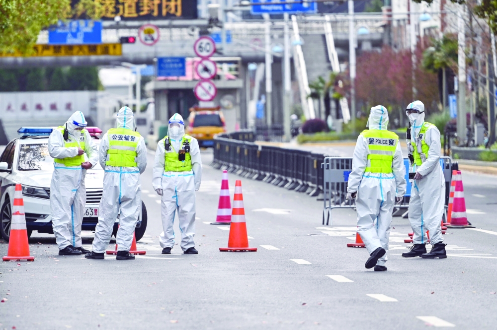 إغلاق واسع في شنغهاي الإسبوع المقبل
إسبانيا تتعامل مع فيروس كورونا كعدوى الإنفلونزا .. و41% من الألمان يواصلون ارتداء الكمامة في القاعات المغلقة