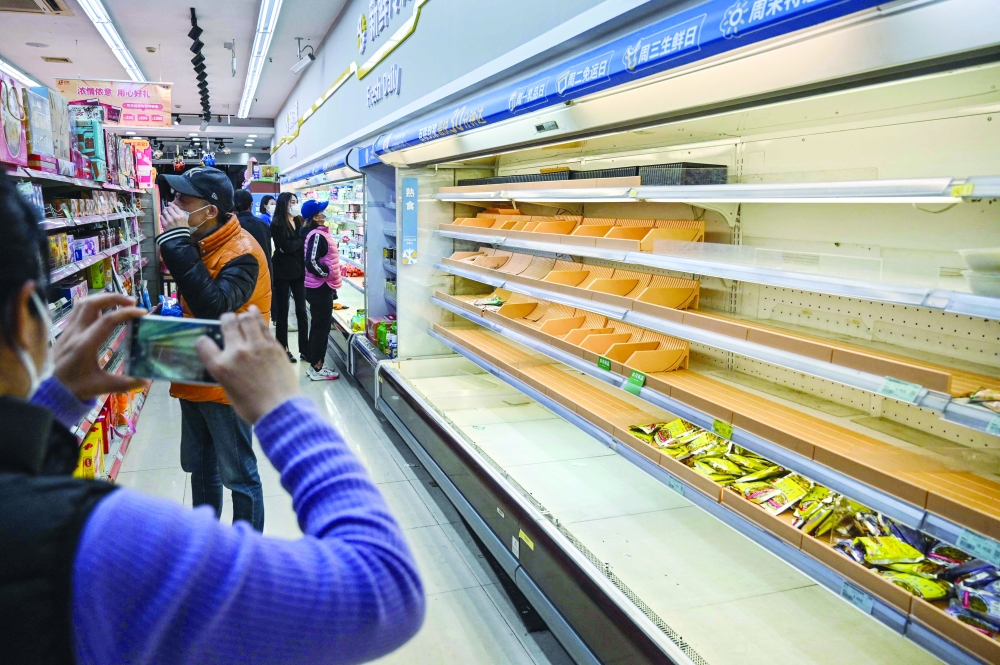 استمرار ارتفاع عدد الإصابات بكوفيد-19 رغم الإغلاق
شنغهاي تجري 8 ملايين اختبارا لفيروس كورونا