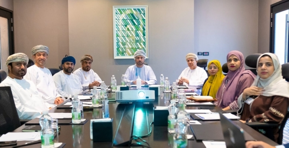 لجنة الشؤون الاقتصادية والبحوث والدراسات بالغرفة تستعرض نتائج دراسة التعمين في سلطنة عُمان