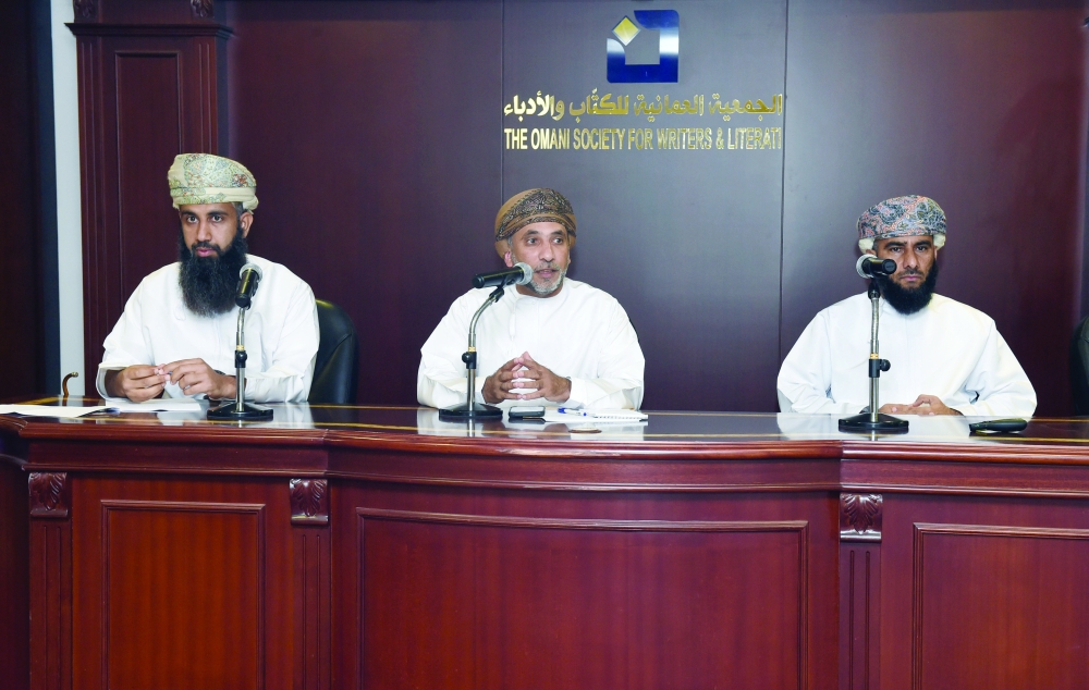 جلسة نقاشية تكشف ملامح النقوش والكتابات الصخرية في سلطنة عُمان