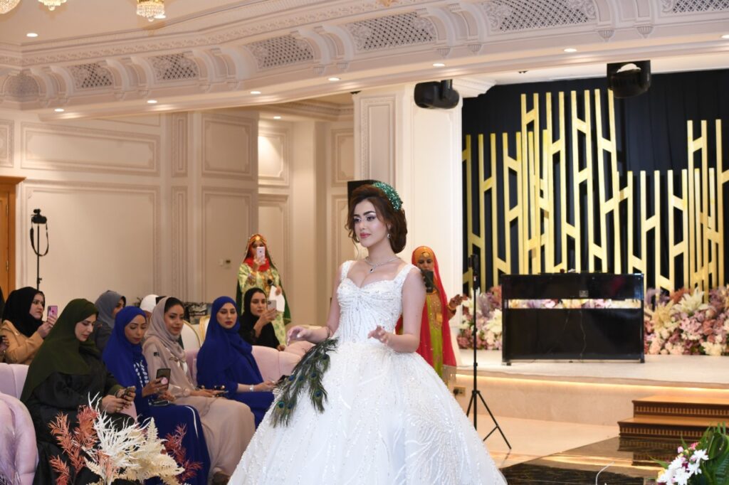 الأصالة العمانية وللتصاميم العصرية تمتزج جمالا في عرض فساتين زفاف جنة ستايلمام الجاني تمتزج جمالا في عرض فساتين زفاف جنة ستايل 4 IMG 20220301 WA0016