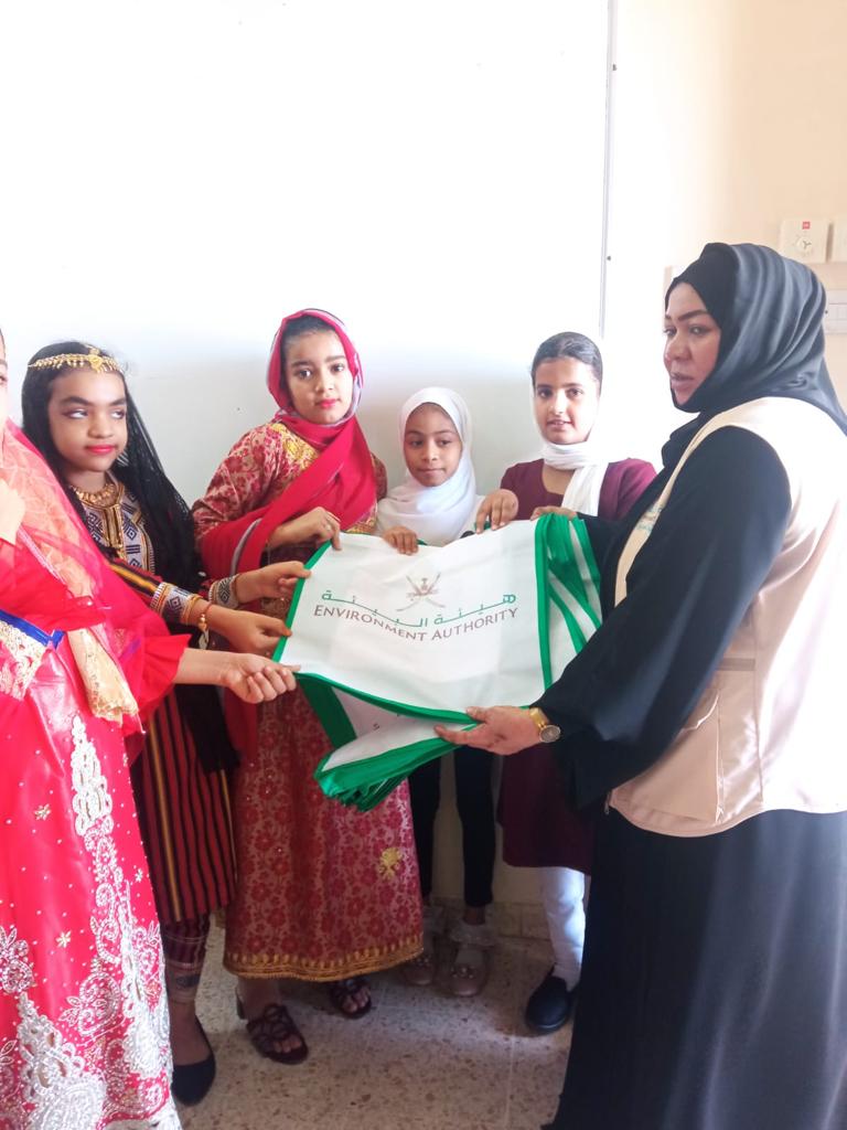مركز البيئة بالسويق ينظم فعالية توعوية بمدرسة الخابورة للتعليم الأساسي 2 IMG 20220317 WA0016