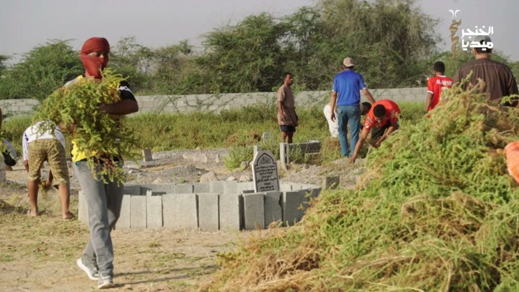 فريق العربي يطلق مبادرة تنظيف لمقبرة بلدة خور الهند بالخابورة 3 IMG 20220326 WA0052