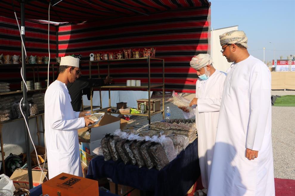 هيئة تنمية المؤسسات الصغيرة والمتوسطة بالداخلية تشارك في مهرجان البشائر بولاية أدم