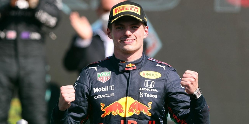 فيرستابن بطل العالم في سباقات سيارات فورمولا-1 يمدد تعاقده مع ريد بول