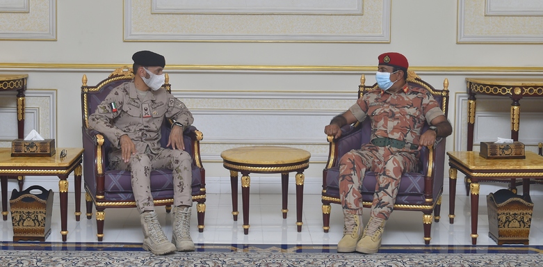 قائد القوات البرية بدولة الإمارات يغادر البلاد