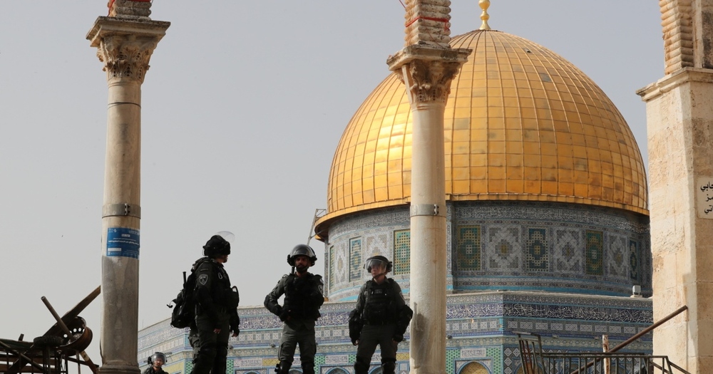 اعتقال 15 فلسطينيا بينهم حراس في المسجد الأقصى