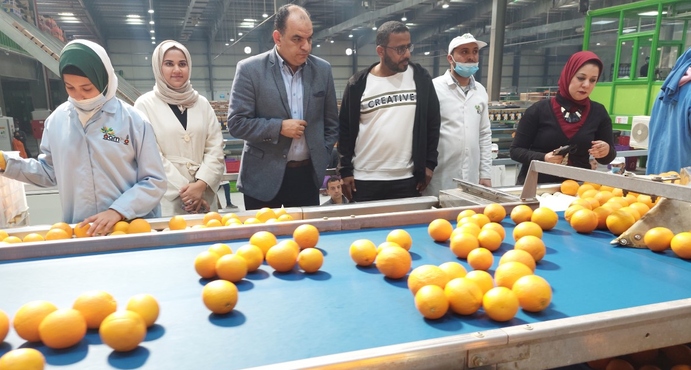 وفد عماني يلتقي وزير الزراعة واستصلاح الأراضي بمصر