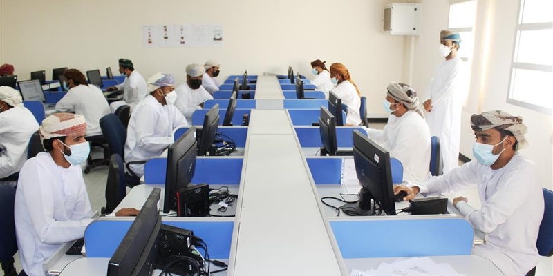 وزارة العمل تُعلن 325 شاغر وظيفي