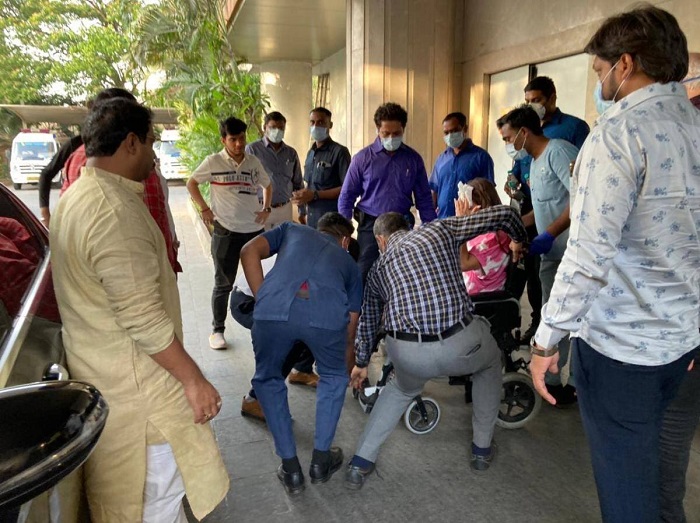 Actor Malaika Arora injured in car accident, hospitalised