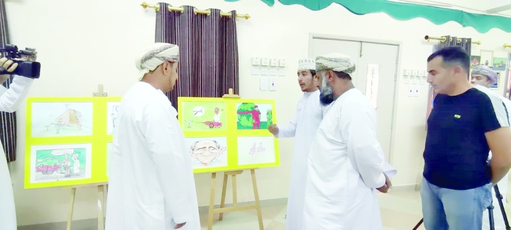 ابداعات فنية في معرض ” أنامل الفنون “