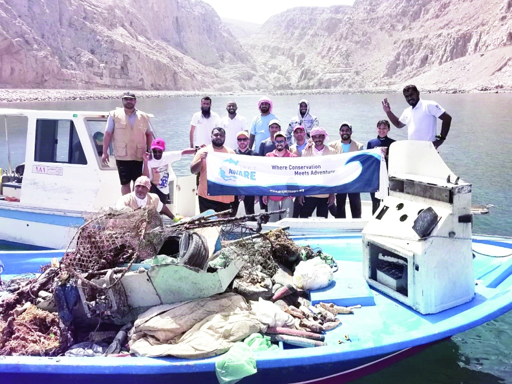 حملة لتنظيف بيئات الشعاب المرجانية بمسندم