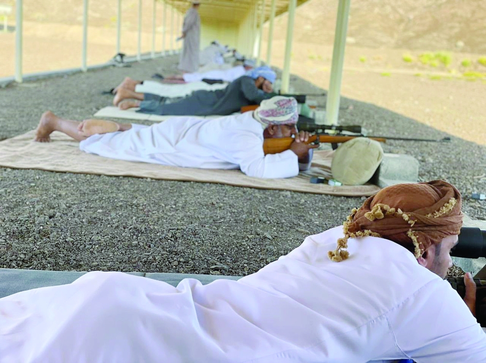 الناصري والهنائي يتوجان بمسابقة الرماية بالحمراء