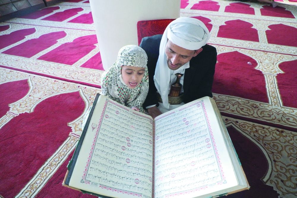 الحكومة اليمنية تدعم استمرار التهدئة وصولا إلى حل سياسي شامل
تقدم في مشاورات الرياض وسط اتهامات متبادلة بانتهاك الهدنة