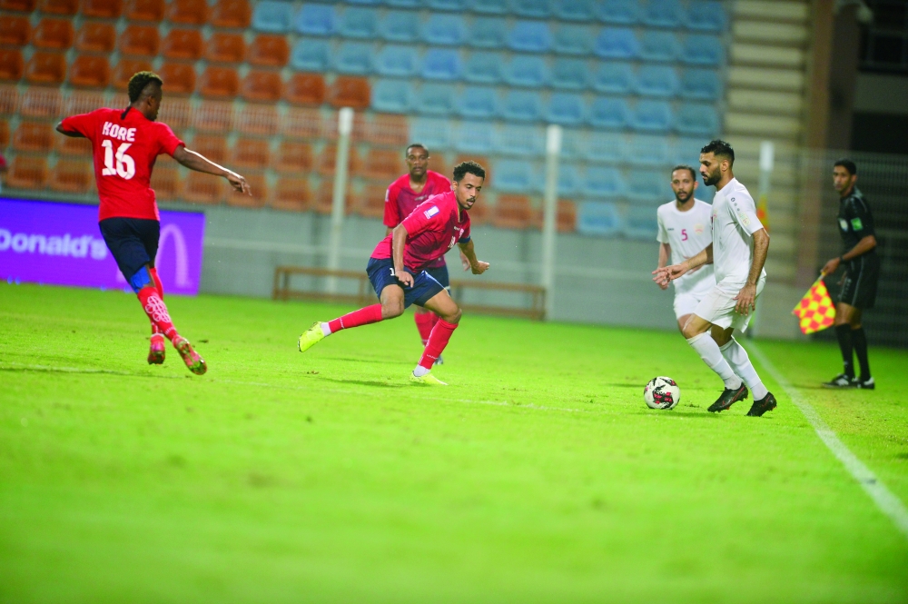 صراع ثلاثي نحو اللقب.. وفرق القاع تشعل المنافسة بدوري عمانتل