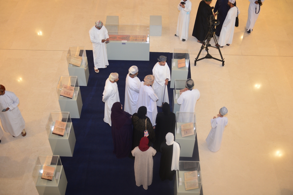 “الثقافة والرياضة والشباب” تقيم معرض يوم المخطوطات العربي بأكثر من 15 مخطوطا عمانيا