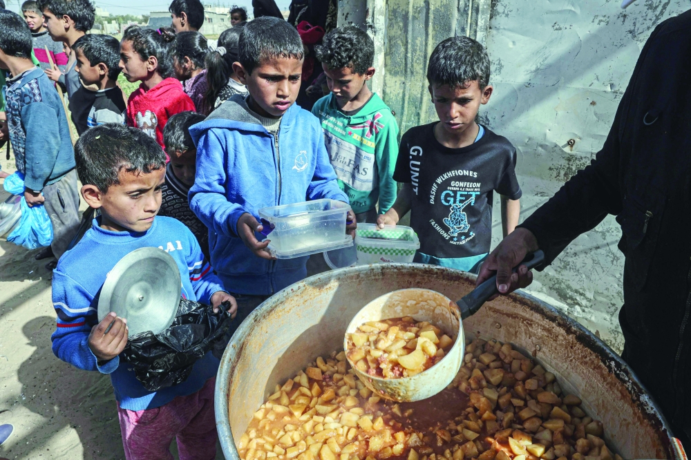 مخاوف من تأثير أزمة أوكرانيا سلبا على التمويل الدولي لوكالة “أونروا”
السلطات الإسرائيلية تعتقل محافظ القدس وتجدد إغلاق ٢٨ مؤسسة فلسطينية