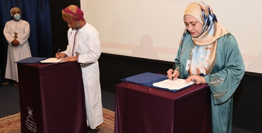توقيع برنامج تعاون لتشغيل وإدارة المستودع البحثي العُماني “شعاع”