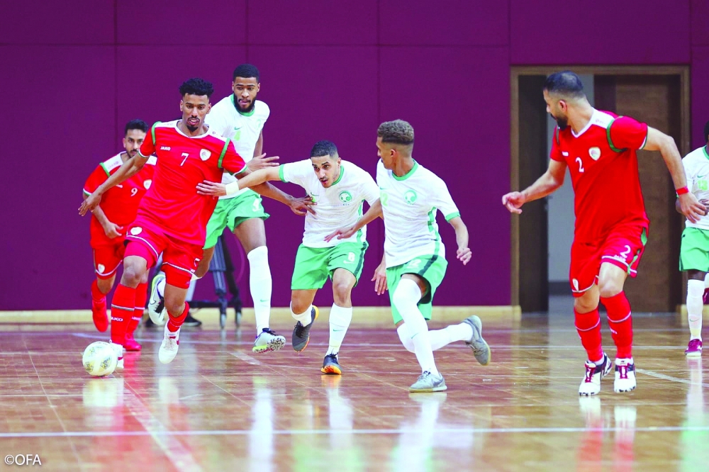 تعادل احمر الصالات امام السعودية يعقد الحسابات