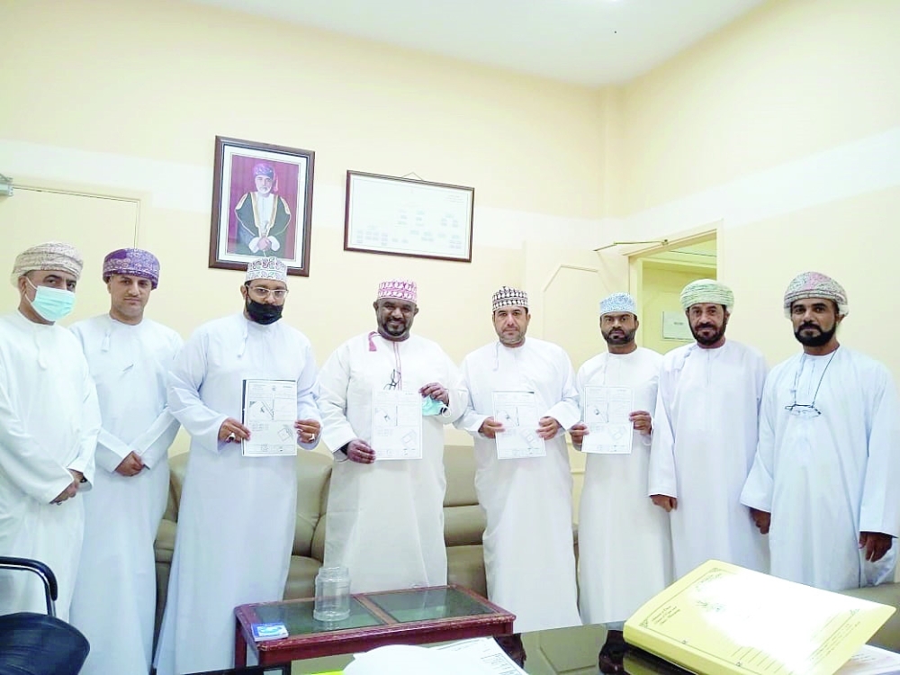 توزيع أراض بمخطط مويلح لفرق أهلية بصحار