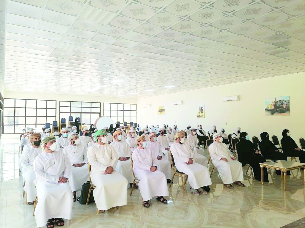 ندوة توعوية حول مخاطر وسلبيات
وسائل التواصل الاجتماعي بمسندم