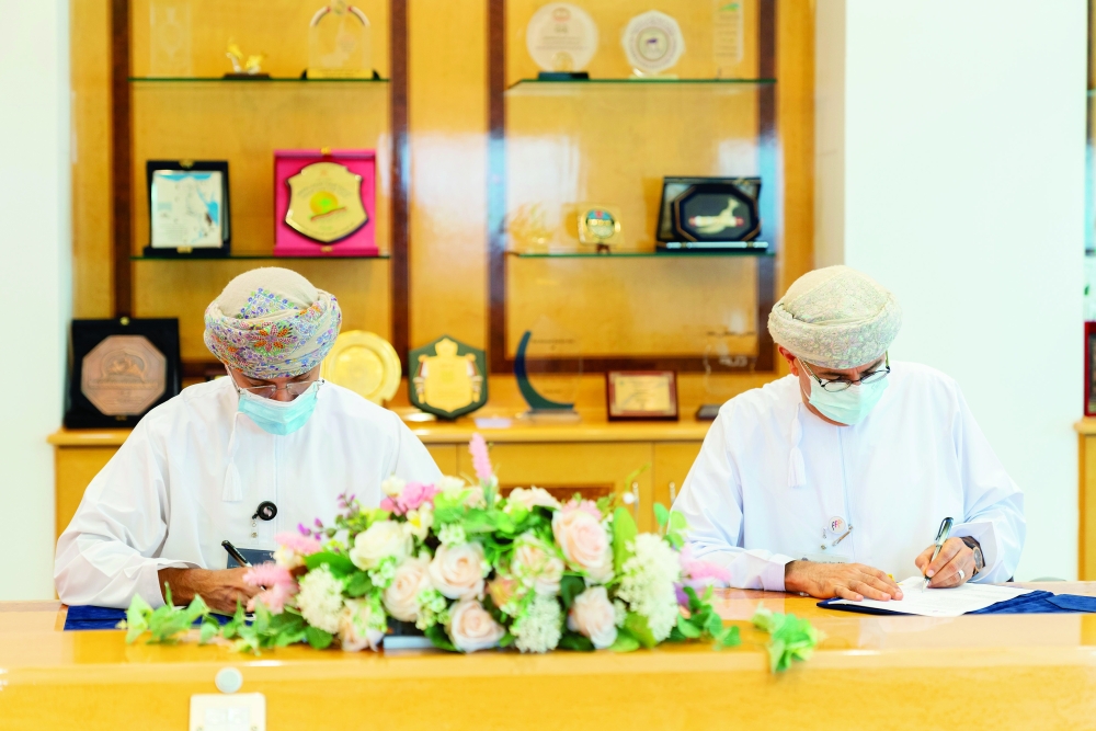 مدائن توقّع مذكرة تفاهم مع “صحار الإسلامي” لتقديم حلول مصرفية للخدمات “مسار”
