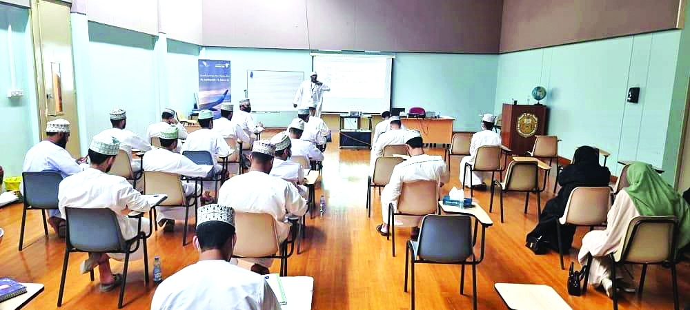 تدريب طلبة السياحة على عمليات “الطيران والمطارات”