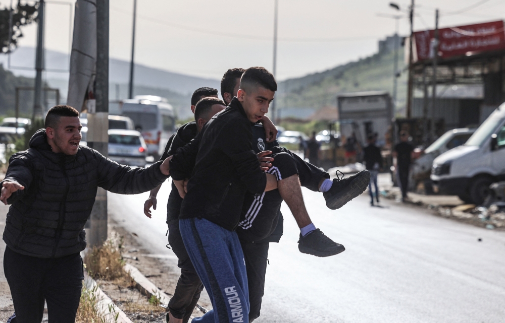 استشهاد فلسطينية في الضفة و11 جريحا برصاص القوات الإسرائيلية 1 استشهاد فلسطينية في الضفة و11 جريحا برصاص القوات الإسرائيلية