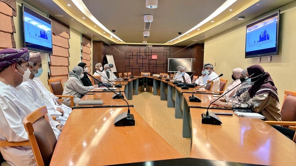 استعراض الجهود الميدانية لمكافحة البعوضة الزاعجة بمسقط