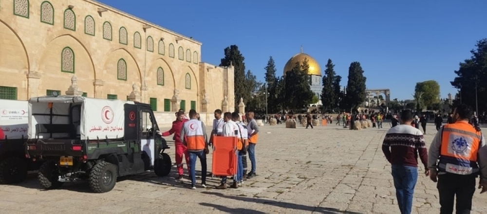 عشرات الإصابات من الفلسطينيين جراء اعتداء الاحتلال الإسرائيلي في المسجد الأقصى