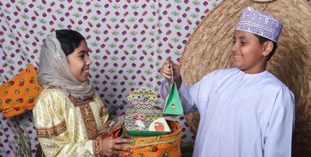 ليلة النصف من رمضان.. بهجة للأطفال في سلطنة عُمان