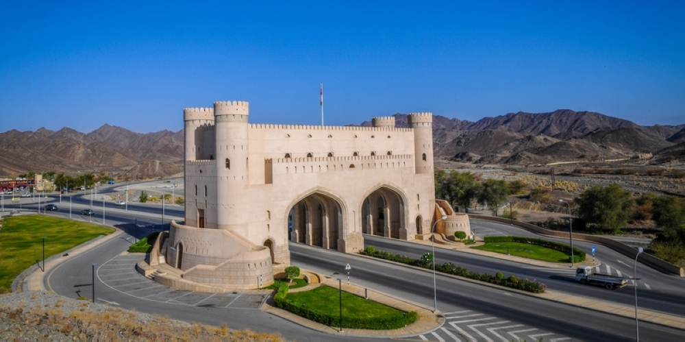 مكتب محافظ الداخلية يوقع على 9 اتفاقيات بأكثر من 3 ملايين و500 ألف ريال عُماني