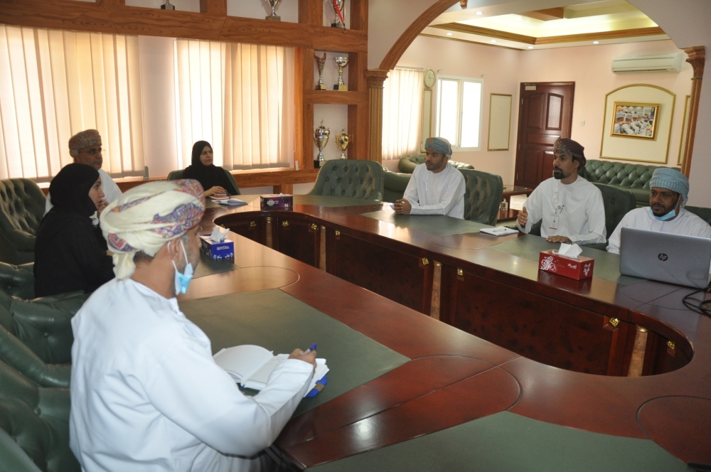 مناقشة تطبيق«أوتاد» لمهارات تكنولوجيا المستقبل بالظاهرة