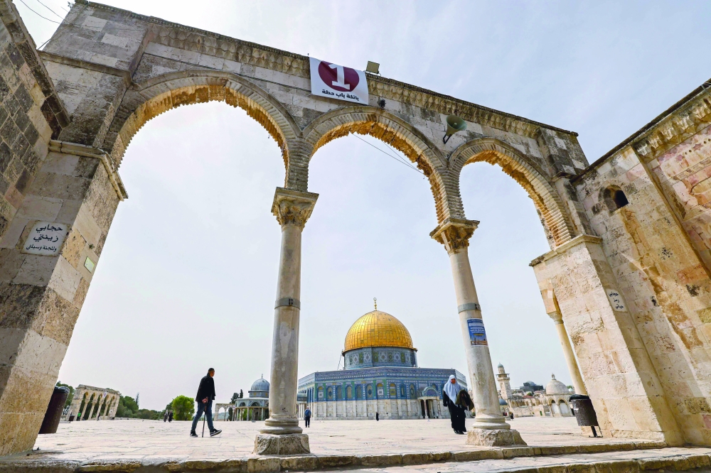 حكومة الاحتلال تواجه انقساما جديدا مع تواصل مواجهات القدس
اتفاق فلسطيني -أردني على التحرك المشترك لوقف “الاعتداءات” على الأقصى