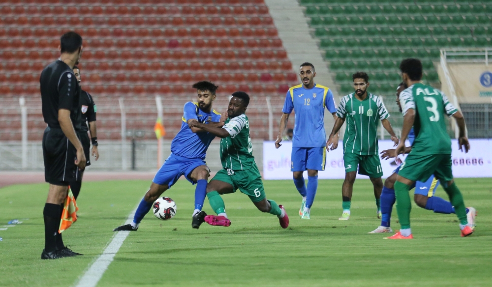 اللاهوري يطلب الاعتذار.. وصحار يريد الاستمرار!