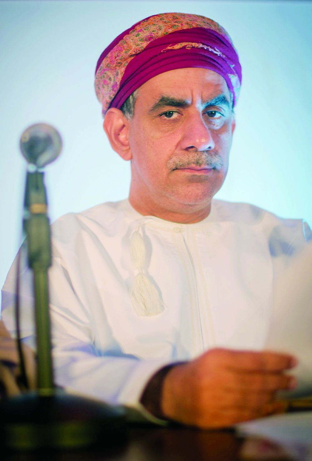 «خارج الأسوار» لمبارك الجابري.. إضافة مهمة وحزمة ضوء تكشف أهم مشاغل الدراسات الثقافية
