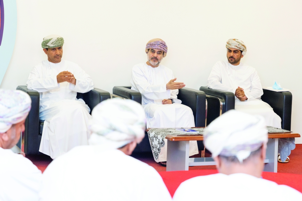 العمل تستطلع التحديات التي تواجه توطين الوظائف في الظاهرة