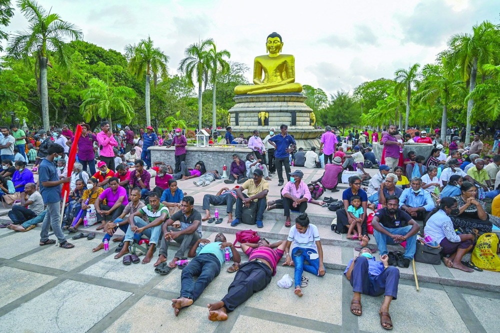 النقد الدولي يشترط “إعادة هيكلة” الديون لتقديم حزمة إنقاذ
حظر تجول يسبق دعوات لاضراب عام في سرلانكا ضد غلاء المعيشة